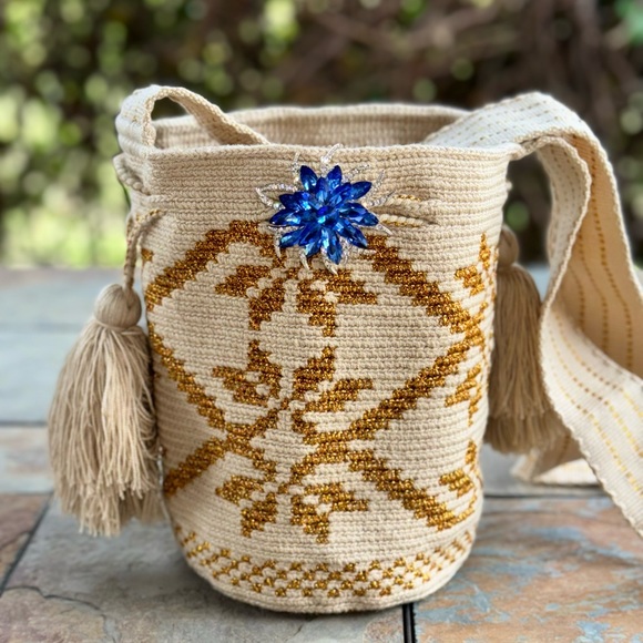 Authentic Wayuu Mochila Bag, Beige/Gold Flower Design - Picture 1 of 16